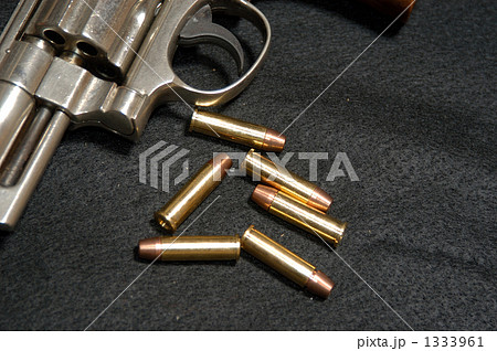 S W ｍ２７ 357マグナムの写真素材