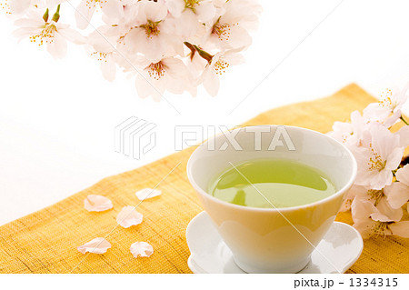 桜の花と日本茶 1334315