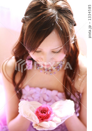 カラードレスの女性 カラードレスの女性 1334585