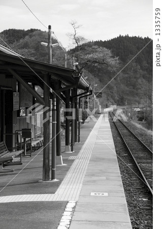 無人駅 モノクロ 壱 無人駅 モノクロ 壱 1335759