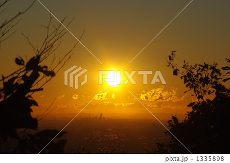 高尾山の初日の出 1335898