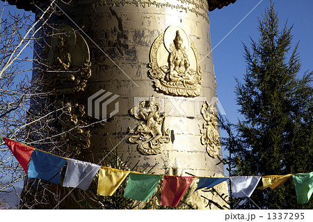 シャングリラの巨大マニ車 1337295