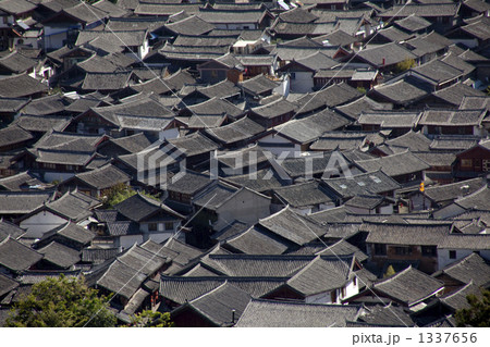 麗江古城の甍 1337656