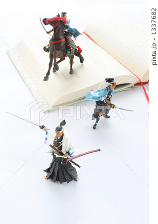 本を開くと・・新撰組01タテ 1337682