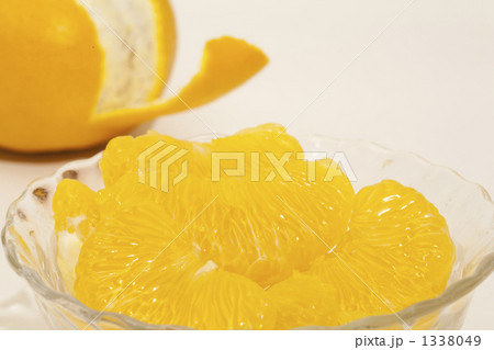 薄皮を剥いた夏みかん 1338049
