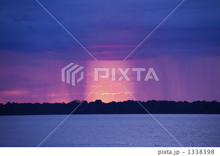 アマゾン川の夕景 アマゾン川の夕景 1338398