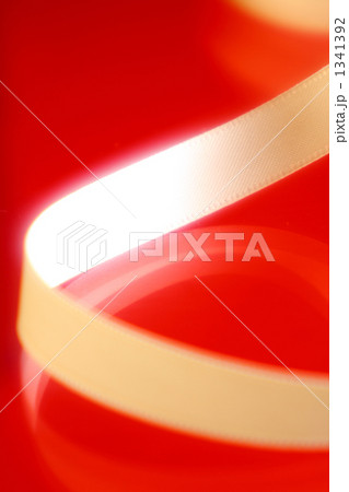 りぼん　赤色背景 1341392