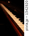ピアノ 1342920