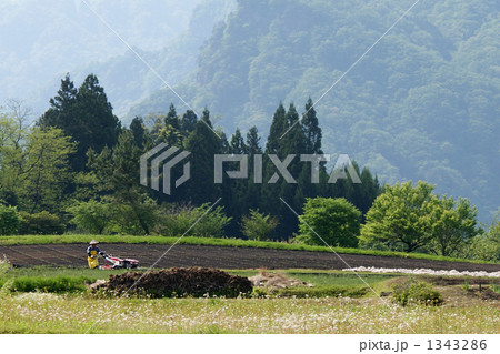 山の農村風景 山の農村風景 1343286