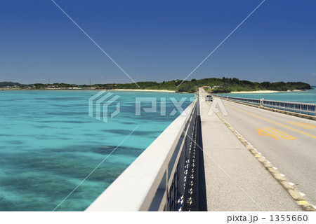 宮古島と池間島を結ぶ海の橋・池間大橋 1355660