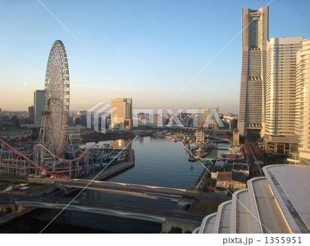横浜の夜明け 1355951