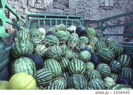 西瓜満載のトラック 1356440