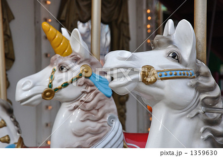メリーゴーランドの白馬とユニコーンの写真素材