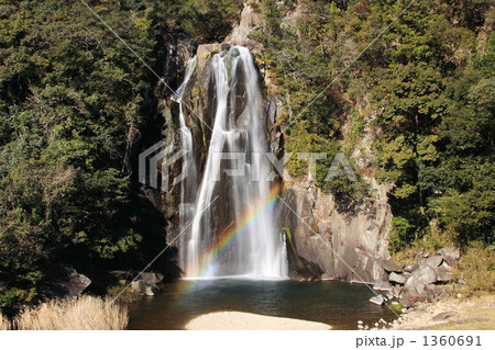 虹のある飛雪の滝 1360691