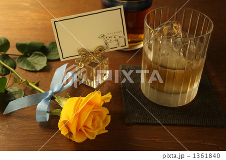 晩酌と黄バラ03白紙 1361840