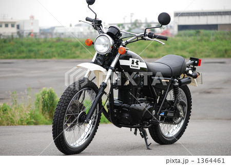 八尾空港の広場に停車させた、ビンテージな佇まいなバイク 八尾空港の広場に停車させた、ビンテージな佇まいなバイク 1364461