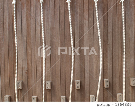 「公園の遊具」　ロープ　５本　曲がったロープ 1364839