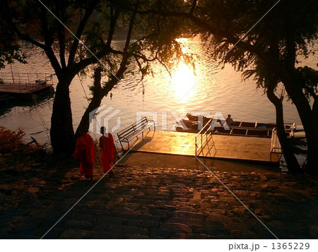 クワイ河と僧侶 クワイ河と僧侶 1365229