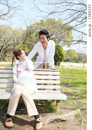 若い夫婦 1366225