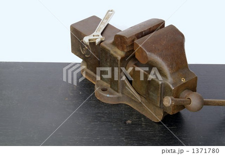 中古品の万力とモンキースパナ 中古品の万力とモンキースパナ 1371780