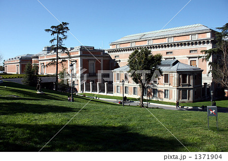 マドリードのプラド美術館の東側から撮影 マドリードのプラド美術館の東側から撮影 1371904