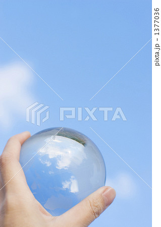 青空にガラスの地球儀 1377036