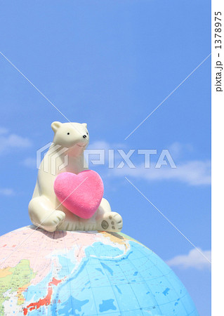 青空と白クマとハート02縦 1378975