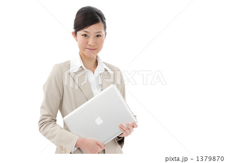 ノートパソコンを持つ女性 ビジネスイメージ の写真素材