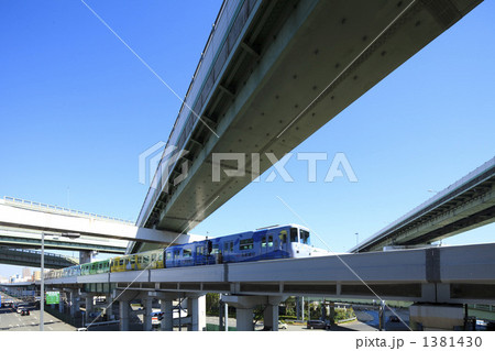 鉄道と道路 1381430
