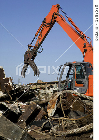重機による解体工事現場 重機による解体工事現場 1383530