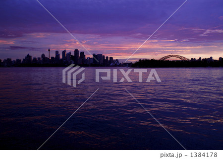 都市に日が沈む 1384178