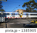 メルボルン近郊列車の踏み切り 1385905
