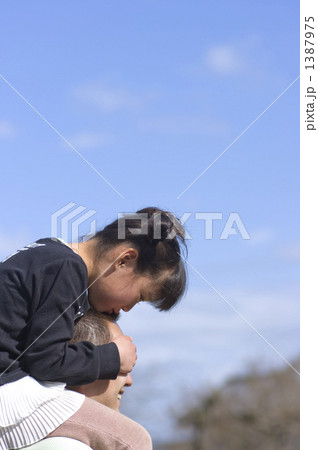 1387975
