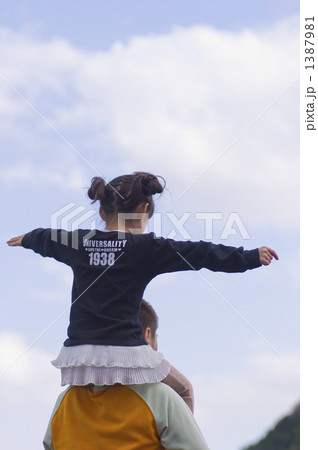 1387981