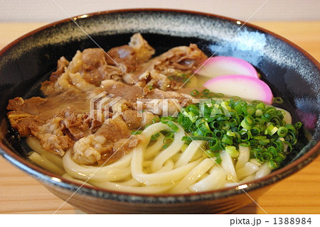 肉うどん　かけうどん　紅白　かまぼこ　ねぎ　 1388984