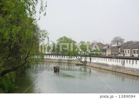 蘇州の運河をゆく観光船 蘇州の運河をゆく観光船 1389094