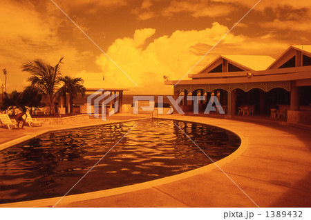 プールサイド プールサイド 1389432