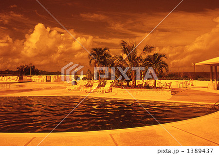 プールサイド 1389437