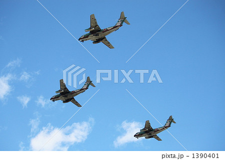 Ｃ－１輸送機編隊飛行 1390401