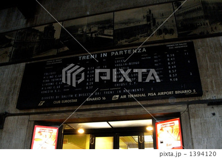 イタリア ローマ テルミニ駅の時刻表 イタリア ローマ テルミニ駅の時刻表 1394120