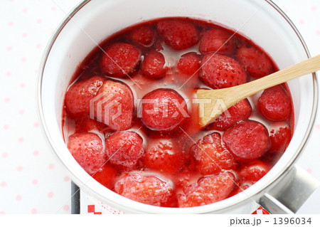 イチゴジャム作り Ⅲ イチゴジャム作り Ⅲ 1396034