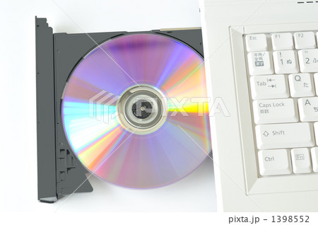 ノートパソコンとＤＶＤ 1398552