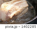 キャンプ肉調理 1402285