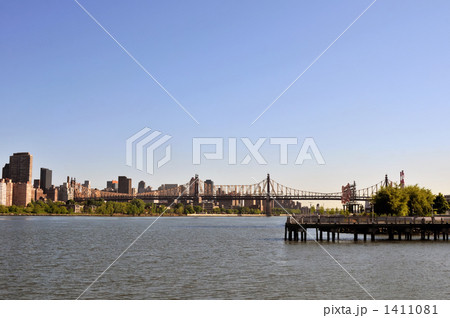 朝のクイーンズボローブリッジ 朝のクイーンズボローブリッジ 1411081
