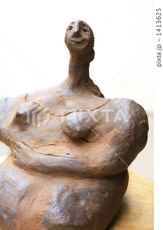 陶芸作品坐る女性像 陶芸作品坐る女性像 1413625