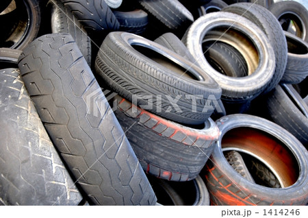 バラ積みの廃タイヤ バラ積みの廃タイヤ 1414246