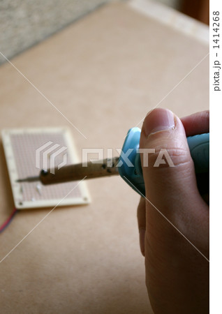 電子工作　ハンダ付け 1414268