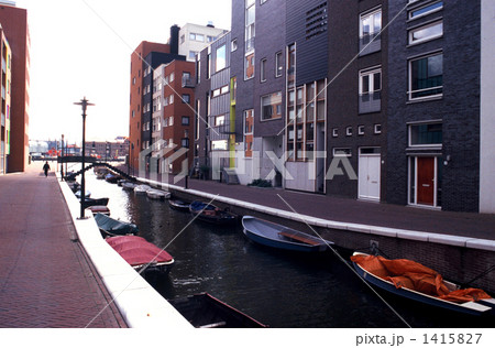 運河沿いのカナルハウス 1415827