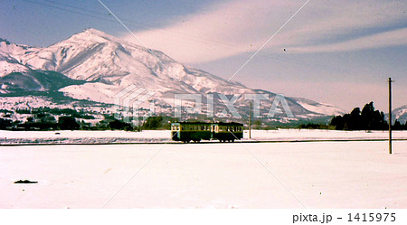 昭和４３年、磐梯山の麓を行く沼尻鉄道 1415975