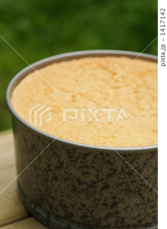 焼きたてのスポンジケーキ 焼きたてのスポンジケーキ 1417142